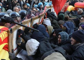 В Милане антифашисты не позволили украинцам врать о том, какие они несчастные